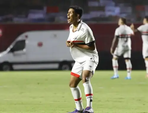 Voltando de lesão? Joia está perto de se recuperar de lesão seria e busca vaga no time do São Paulo
