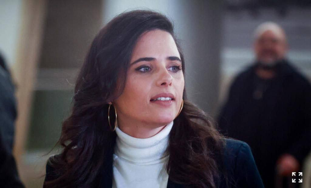 القناة 12 العبرية: هاكرز إيرانيون يزعمون أنهم اخترقوا الهاتف المحمول لوزيرة القضاء الإسرائيلية السابقة أييلت شاكيد...