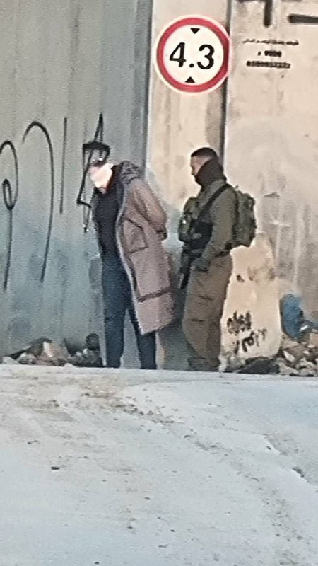 قوات الاحتلال تقتحم محيط جسر قرية أودلا، جنوب شرق نابلس، وتعتقل شابًا....