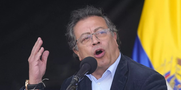 Kolombiya Cumhurbaşkanı Petro’dan acil çağrı: Karakas bombalanıyor