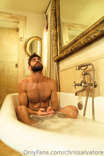 446765815 So happy to have a tub again. ﯊�ﲍ� 01 3840x5757 264334497a77d044dda3a310777b20e2.jpg