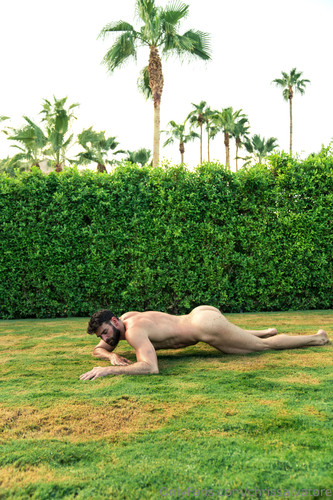 1301953526 Rolling around naked in grass always makes me horny ﯮ� Deser.. 01 3840x5760 cab17d3dc6ef1.jpg