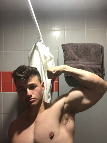2018 07 09 who here likes hairy pits.jpg