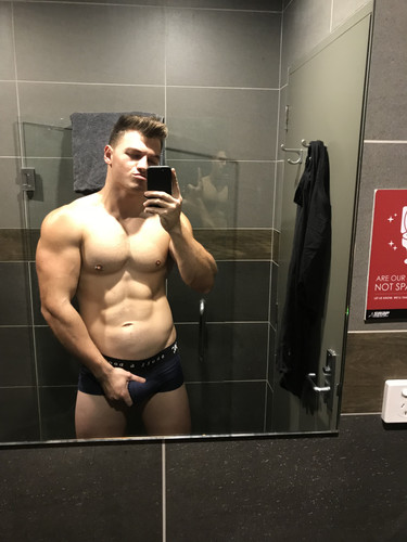 2018 07 13 horny as fuck man its so fucking cold too here in new ze 1.jpg