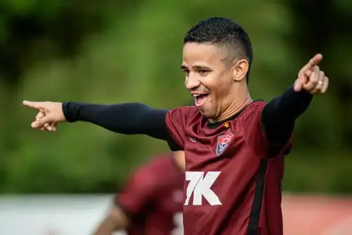 Vitória reage e confirma a compra de Erick, ex-São Paulo; acordo gira em torno de R$ 3 milhões