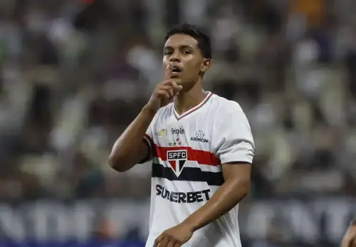 Lesão adia estreia de Ryan Francisco no profissional do São Paulo, craque da Copinha em 2023