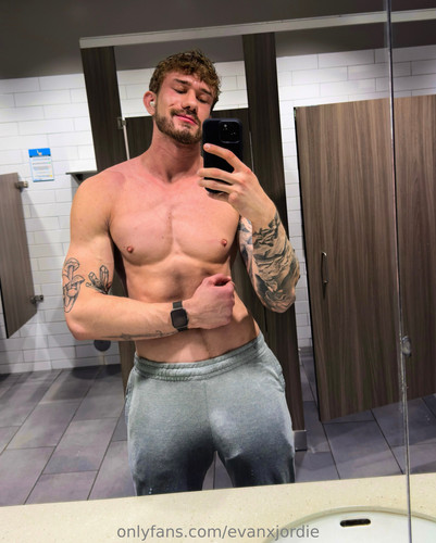 20250918T214602 CanYouTellILikeShowingOffInTheGym 1.jpg