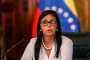 نائبة الرئيس الفنزويلي أكدت على المطالبة بالإفراج عن الرئيس مادورو وعقيلته، مشددة على أن فنزويلا لن تكون مستعمرة لأي دولة. ودعت إلى الهدوء والوحدة للد...