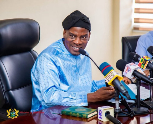 G PfdeAWgAAoV98?format=jpg.jpg