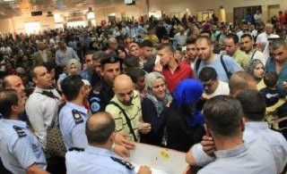 نقل أكثر من 38 ألف مسافر عبر معبر الكرامة خلال الأسبوع الماضي. كما أوقفت الشرطة 42 مطلوباً للقضاء....