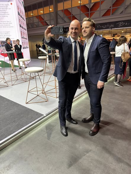 614744789 1472611704868622 5661802158482241532 n.jpg?stp=cp6 dst jpg s590x590 tt6& nc cat=102&ccb=1 .jpg