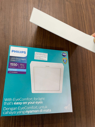den led op noi vuong philips eridani sq surface led15 l200 18w 840 l222x34mm 1550lm 4000K (6).jpg