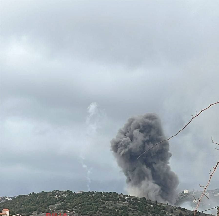 طيران الاحتلال يشن غارة على أطراف بلدتي سجد والريحان في لبنان....