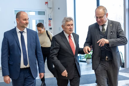 613641877 1468531658612972 8553029864234728993 n.jpg?stp=dst jpg s590x590 tt6& nc cat=103&ccb=1 7& n.jpg