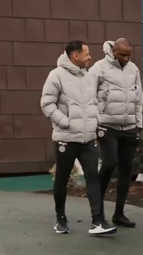 7Kz6z9ifwDfv9E q.jpg