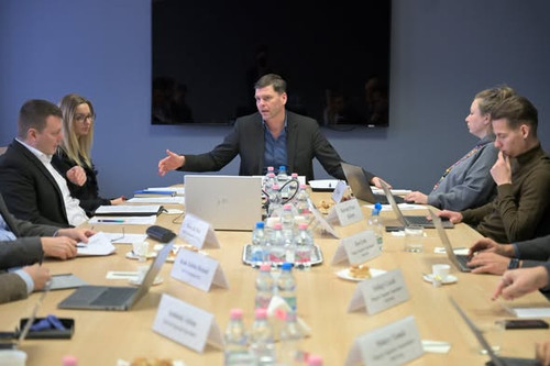 613547960 122159328542789397 4334823941805231628 n.jpg?stp=dst jpg s590x590 tt6& nc cat=100&ccb=1 7&.jpg