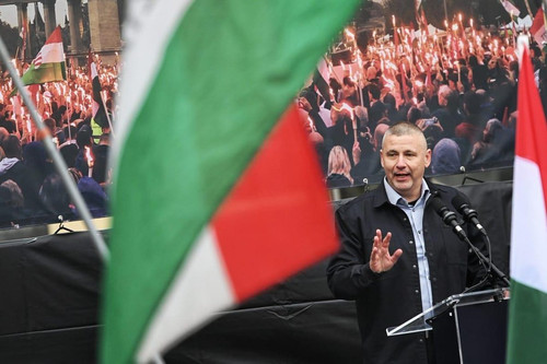 G NHGURXYAAt13d?format=jpg.jpg