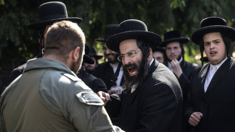 إسرائيل اليوم: مجلس حاخامات التوراة منع خلال اجتماعه الأخير إسقاط قانون التجنيد، في محاولة لتهرب الحريديم من الخدمة العسكرية....