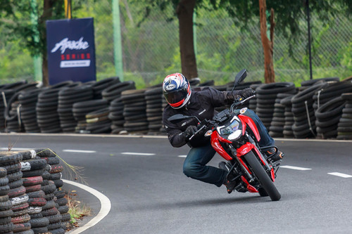 Apache RTR 160 & 200 FR 9589.jpg