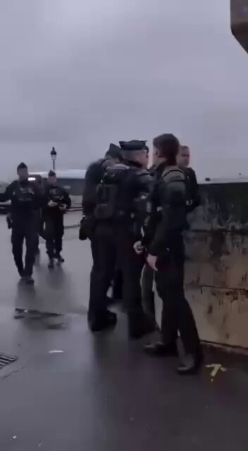 r 8HDEVpQ4v4OMQY.jpg