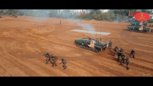 CiA05WfrFt Aiis7.jpg