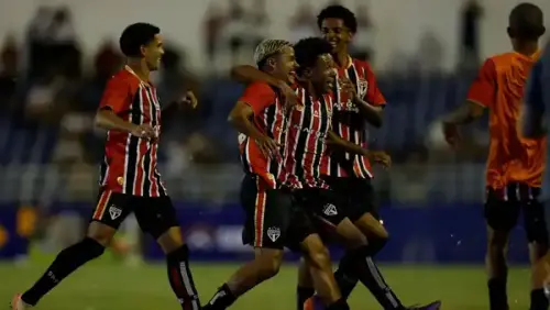 São Paulo brilha na Copinha, goleia com golaço de bicicleta e garante 100% na fase de grupos