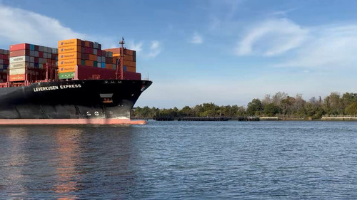 eSSq ZbOVjfEELsc.jpg