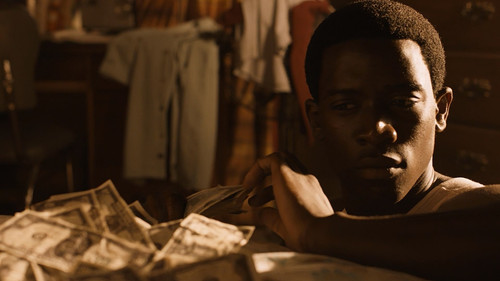Snowfall.S01E02.Make.Them.Birds.Fly.1080p.AMZN.WEB DL.CZ EN.DD+5.1.x265.HEVC My.mkv 20260110 183038..jpg
