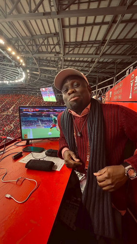 4ULDymhcLaP KXb .jpg