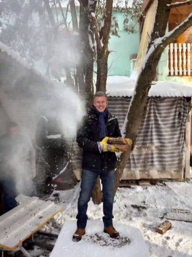 G P16G0XEAAZ1zN?format=jpg.jpg