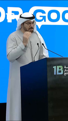 FiINg a5u8HBqgws.jpg