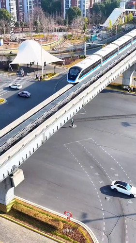 N EYiyfI ThvymDx.jpg