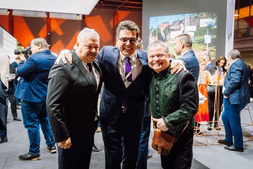 612837965 1441241627445974 437863453484530868 n.jpg?stp=dst jpg s590x590 tt6& nc cat=104&ccb=1 7& nc.jpg