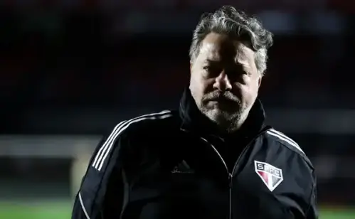 Disputa acirrada: São Paulo corre risco de "chapéu" do Corinthians por volante Allan