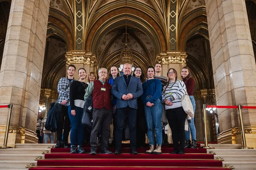 613594186 1408056280689765 4910746836800500574 n.jpg?stp=dst jpg s590x590 tt6& nc cat=110&ccb=1 7& n.jpg