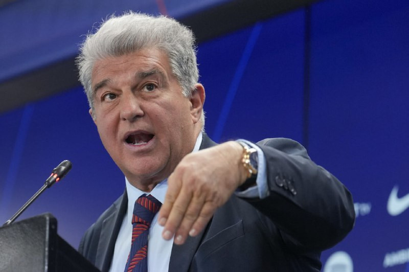 قبل ساعات من الكلاسيكو، أدلى لابورتا بتصريح أكد فيه أن العلاقات بين برشلونة وريال مدريد قد قطعت تماما....