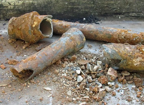 G PU603WYAAGDvp.jpg