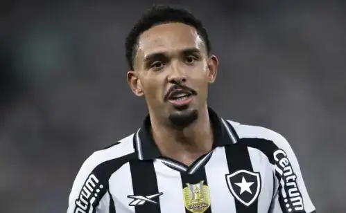 Vitinho impõe regras para saída do Botafogo e adia negociação com o São Paulo; impasse persiste