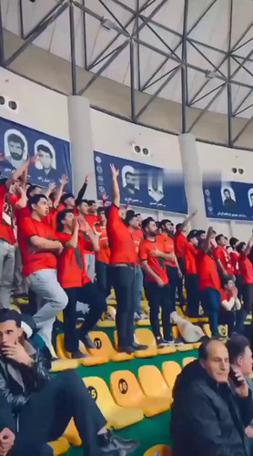 9Ecc7T74uZO5aFpJ.jpg