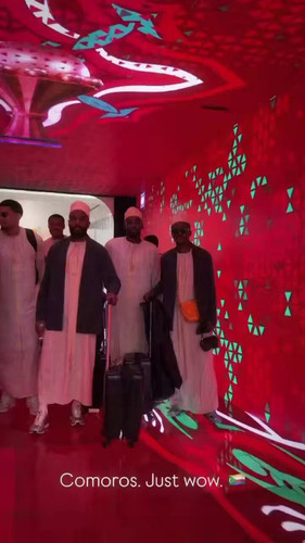 ew TGaOCAu bAtZ9.jpg