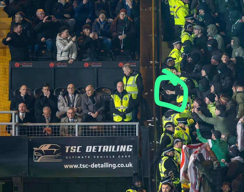 Celtic fan with knife f09b6095 69c6 46d5 98a5 b7902a6ae82f.jpg