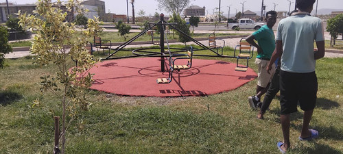 photo 5915859925013826444 y.jpg