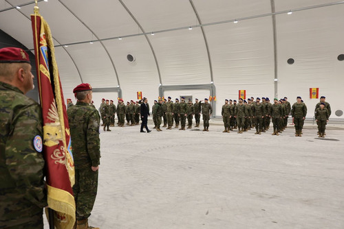 G8cm4MQX0AAvHeF.jpg