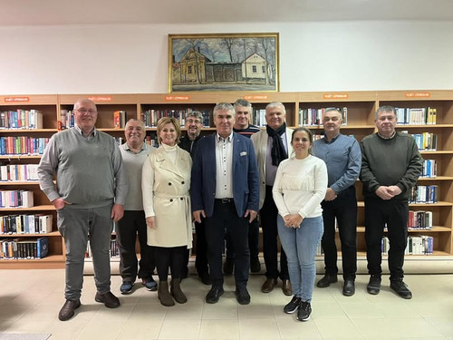 597381516 1526832238875629 7359717438362783094 n.jpg?stp=cp6 dst jpg s720x720 tt6& nc cat=105& nc cb.jpg