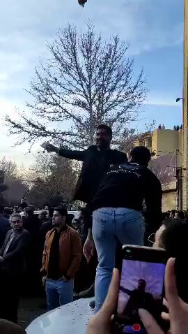 QkI1OdMbTnqakJOm.jpg