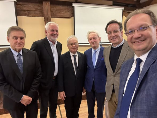 602005280 1436950761118217 254143348837704316 n.jpg?stp=cp6 dst jpg s590x590 tt6& nc cat=108&ccb=1 7.jpg