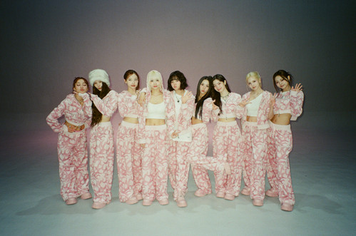 250106 M2MPD Twitter Update with TWICE STUDIO CHOOM M2 Film Behind Photos documents 2.jpg