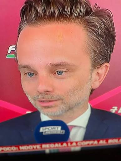 G8eqL3JWAAAhe4K.jpg