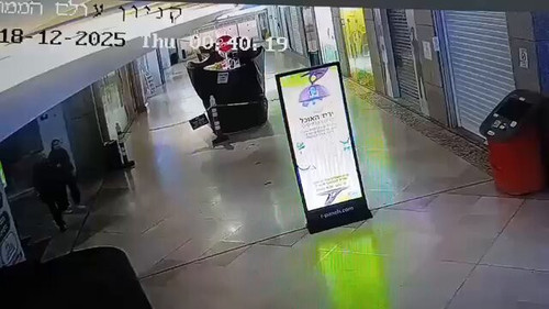 ymrlRc6u6qCqEozd.jpg