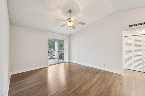 27 web or mls W Atlantic Blvd S0310 008.jpg